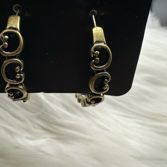 🧡10/$10 Paparazzi Gold Hoop Earrings - Picture 3 of 4
